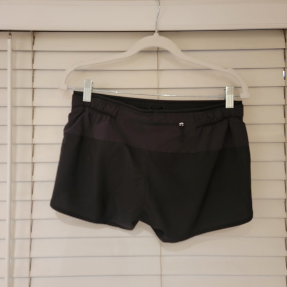 Patogonia Strider Shorts 3” Womens Small Black Ultralight Pocket Run NWT NEW $79 - Picture 3 of 7
